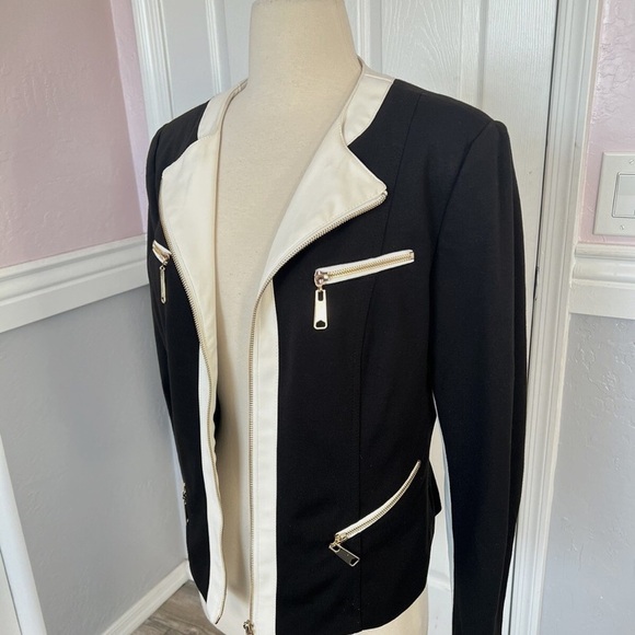 LG Black and White Women's Blazer
NEW SIZE 10 - Picture 4 of 5
